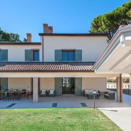 Casale Astralis 11, Emma Villa Saltara
